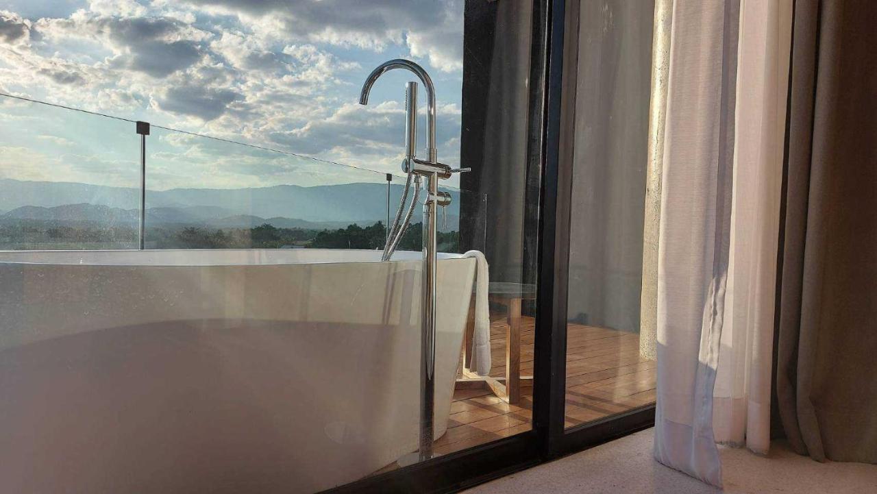Livist Resort Пхетчабун Экстерьер фото